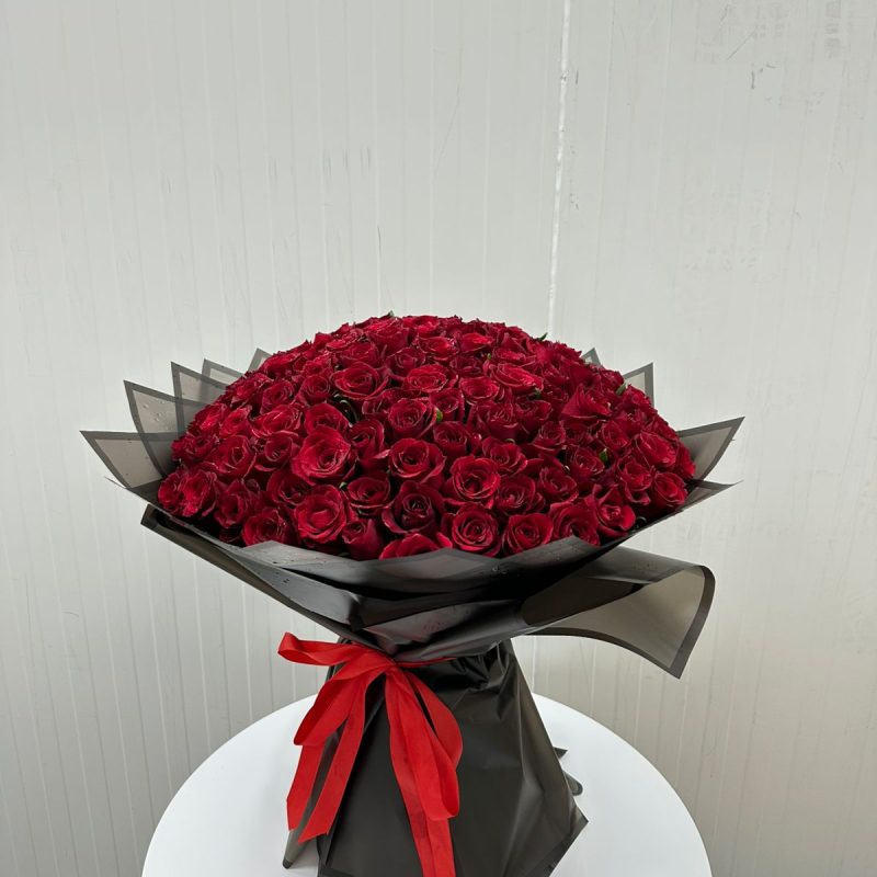 100 Red Roses With Black Wrapping FLV-0316