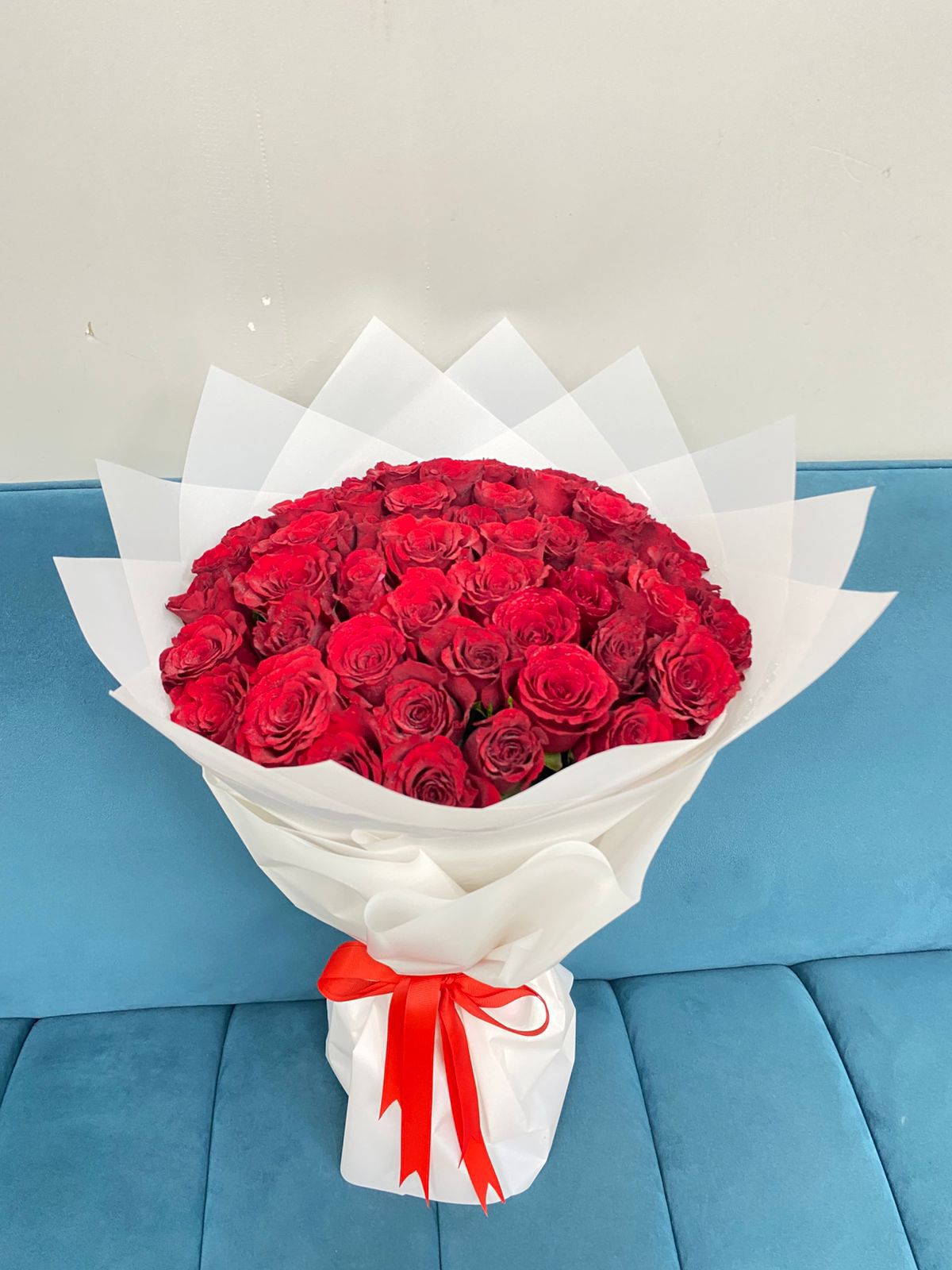 100 Red Roses With White Wrapping FLV-0317
