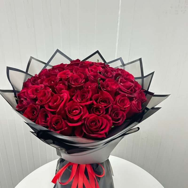 50 Red Roses With Black Wrapping FLV-0331