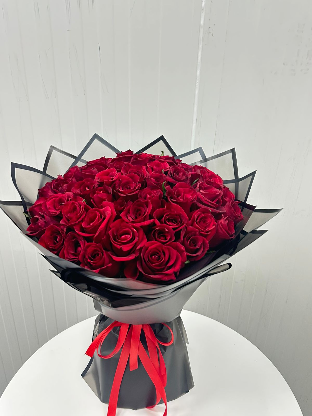 50 Red Roses With Black Wrapping FLV-0331